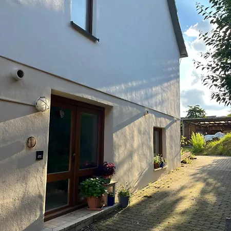Apartment Kleine Bauernhof-wohnung Im Stadtbusbereich