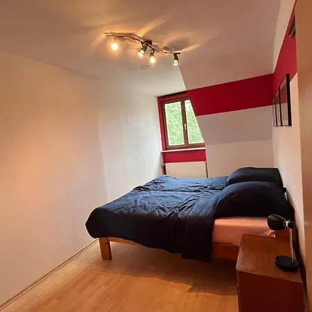 Kleine Bauernhof-wohnung Im Stadtbusbereich